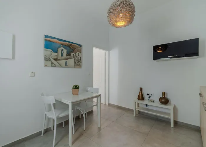 Eucalyptus * Messaria (Santorini)